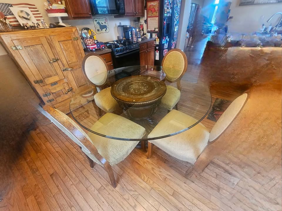 Glass table with gorgeous printed design wood stand & 4 chairs - photo 2