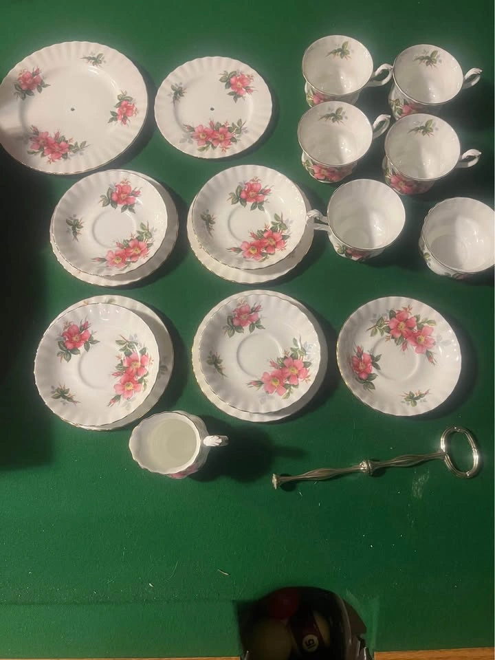Vintage Royal Albert "Prairie Rose" 19-Piece Tea & Dessert Set - photo 2