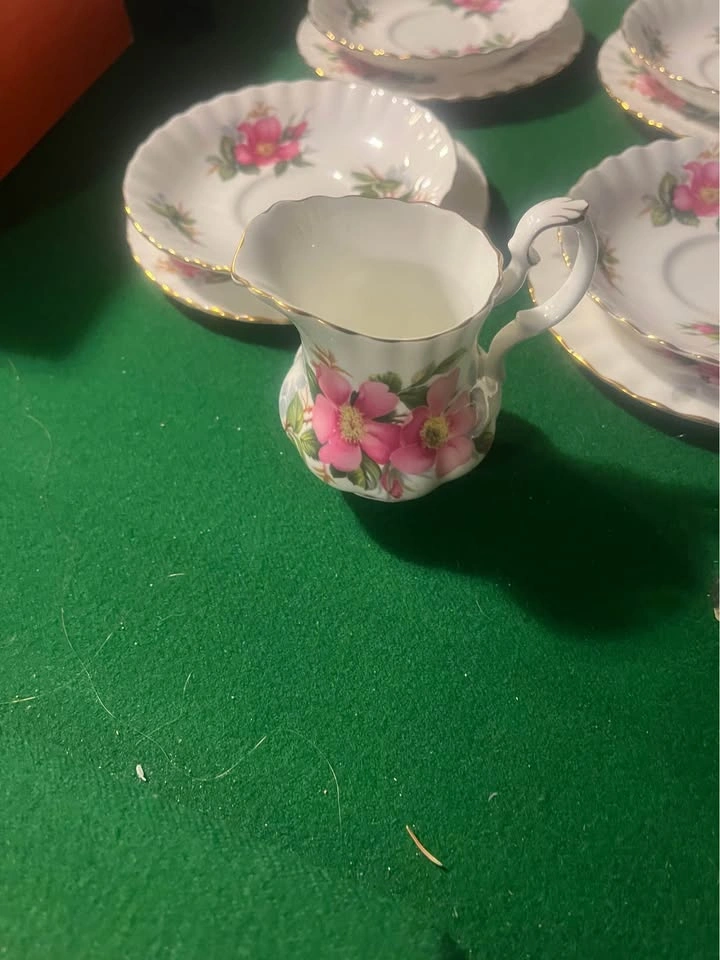 Vintage Royal Albert "Prairie Rose" 19-Piece Tea & Dessert Set - photo 3