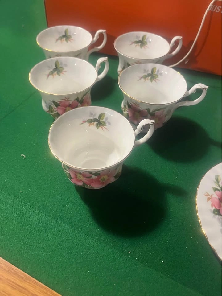 Vintage Royal Albert "Prairie Rose" 19-Piece Tea & Dessert Set - photo 4