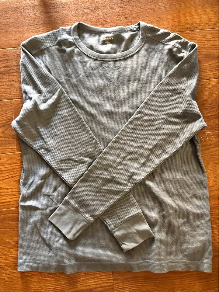 Old Navy sweater for Men. Size L