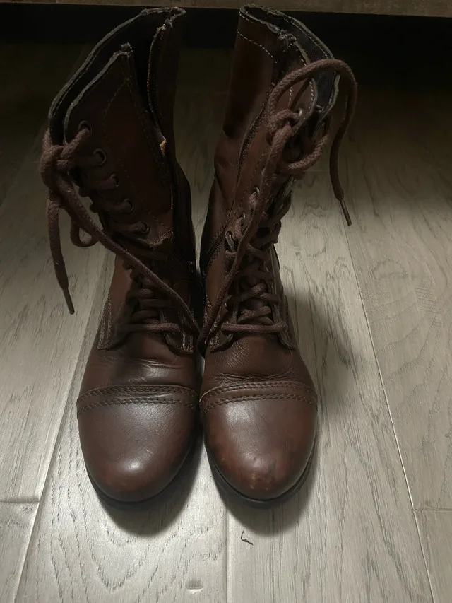 Steve Madden Boots size 7 image indicator(2)