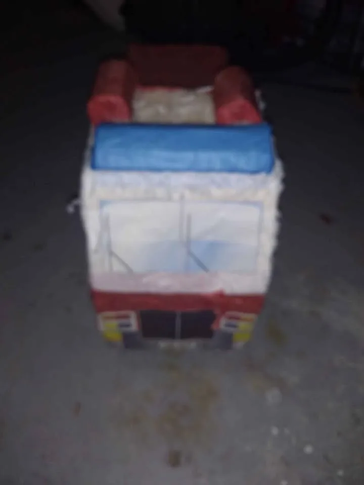 Fire Truck Pinata image indicator(2)