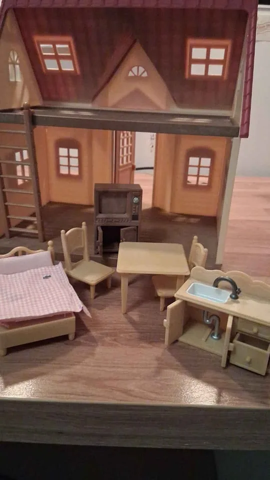 Sylvanian Families House with Furniture & Figures 🏡 image indicator(3)