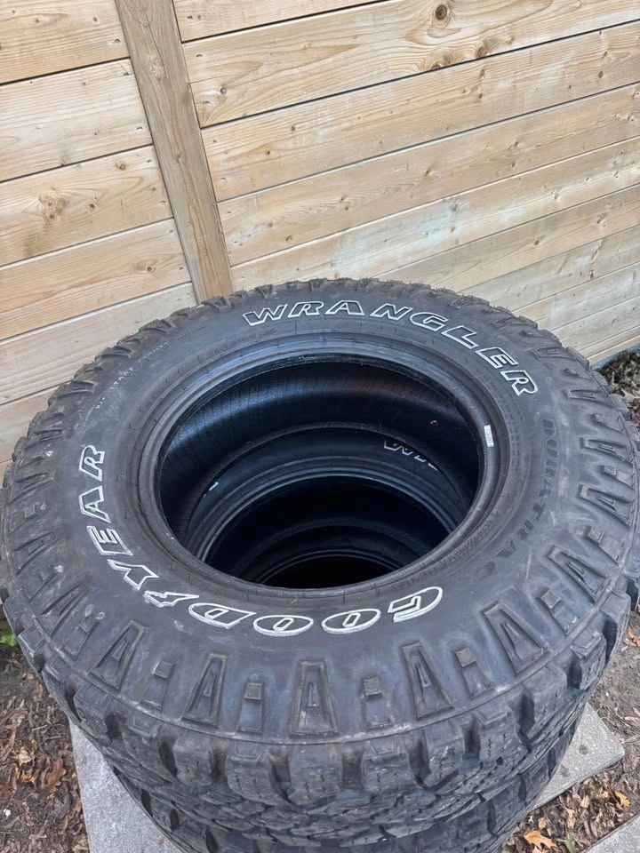 LT285/70R17 Goodyear Wrangler Duratrack Tires - Set of 4 - photo 4