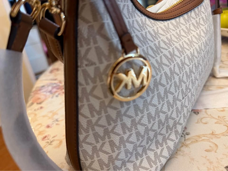 Michael Kors Sammy Shoulder Bag - photo 5