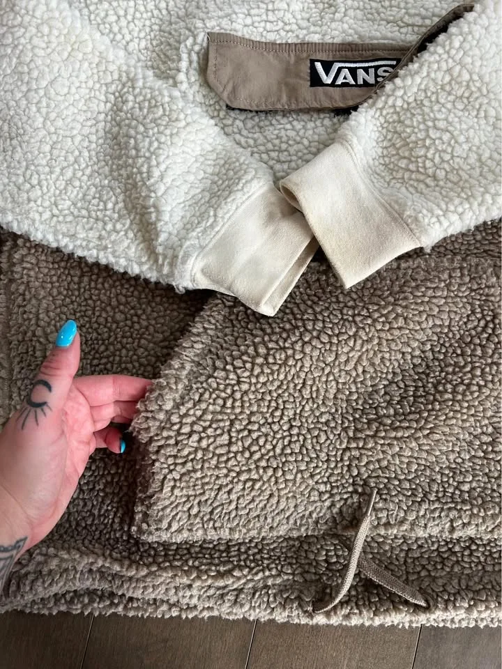 Vans fleece image indicator(3)