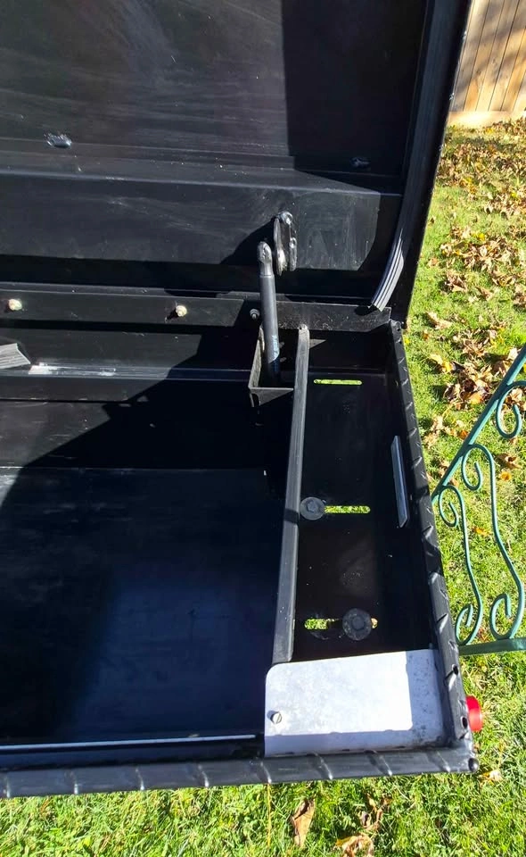 Used - 10 cuft Weatherguard saddle truck toolbox - 125 OBO - photo 4