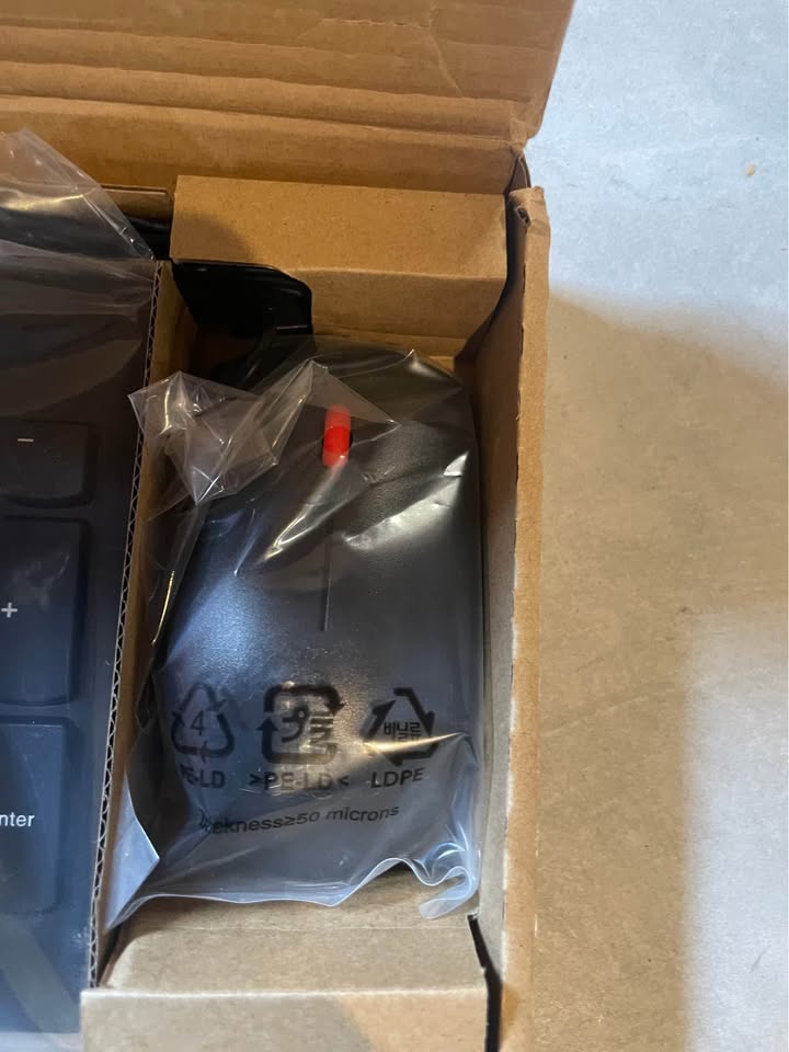 Lenovo keyboard and mouse - new pick up today - photo 3
