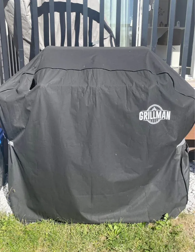 Weber bbq with grilling tools image indicator(2)