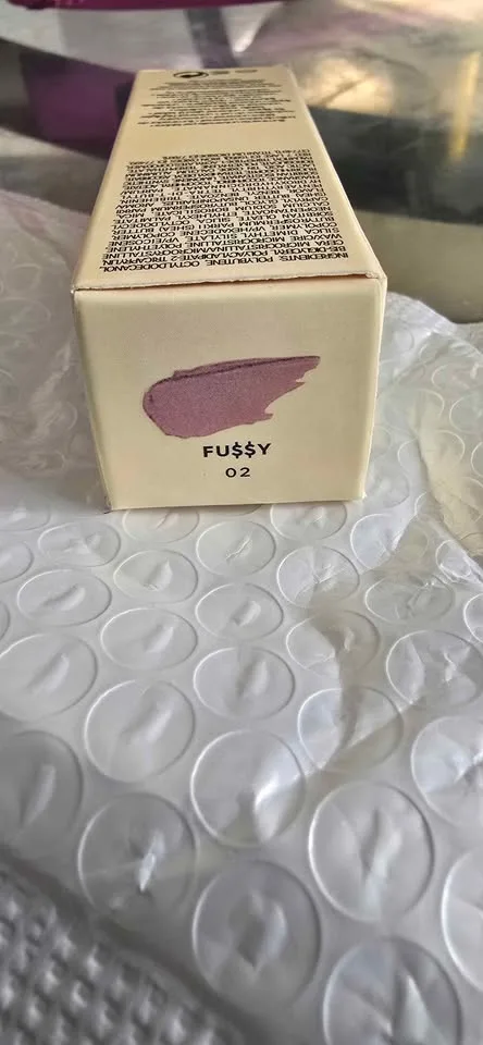 Fenty beauty gloss bomb image indicator(2)