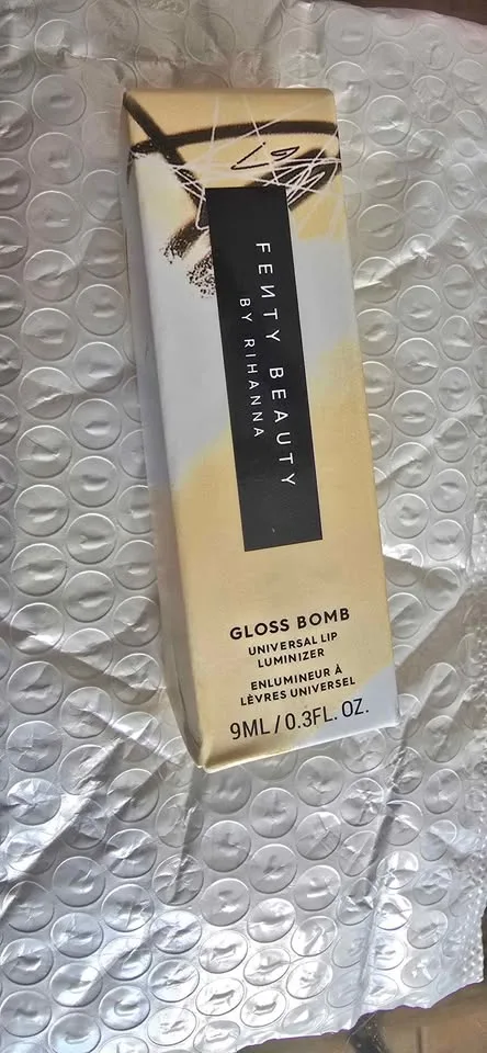 Fenty beauty gloss bomb image indicator(3)