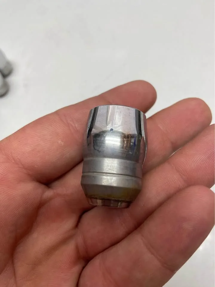 Wheel lock nuts image indicator(2)