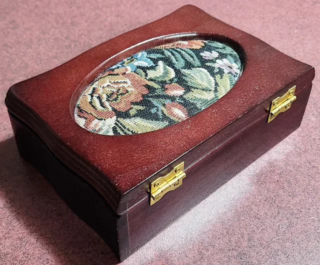 Small Wooden Decorative Jewellery Box (Vintage)♥️ image indicator(2)