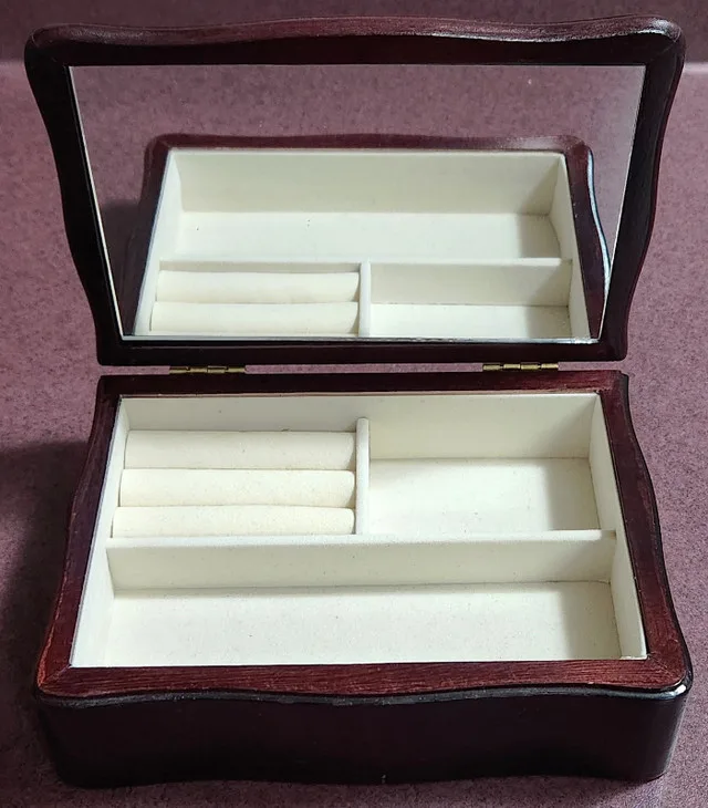 Small Wooden Decorative Jewellery Box (Vintage)♥️ image indicator(4)