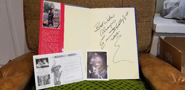 Emmett Kelly Jr. Hobo Clown Book Autographed♥️ image indicator(3)