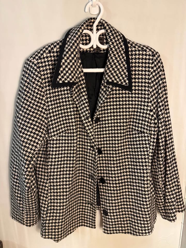 Wool blend cream & black houndstooth jacket/blazer - photo 2