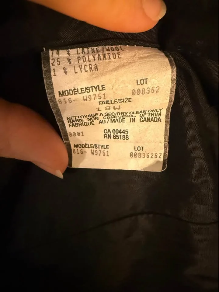 Wool blend cream & black houndstooth jacket/blazer image indicator(5)