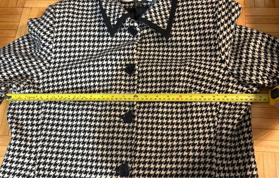 Wool blend cream & black houndstooth jacket/blazer image indicator(6)