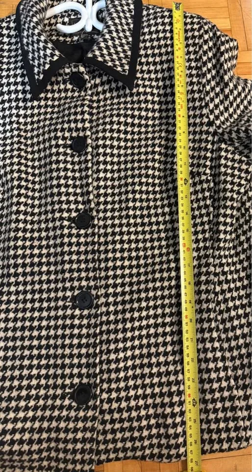 Wool blend cream & black houndstooth jacket/blazer image indicator(7)