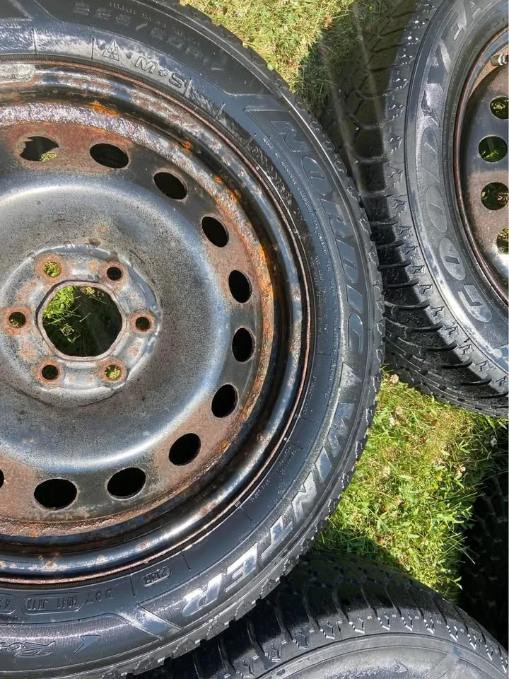 Chevy Uplander rims and tires image indicator(3)