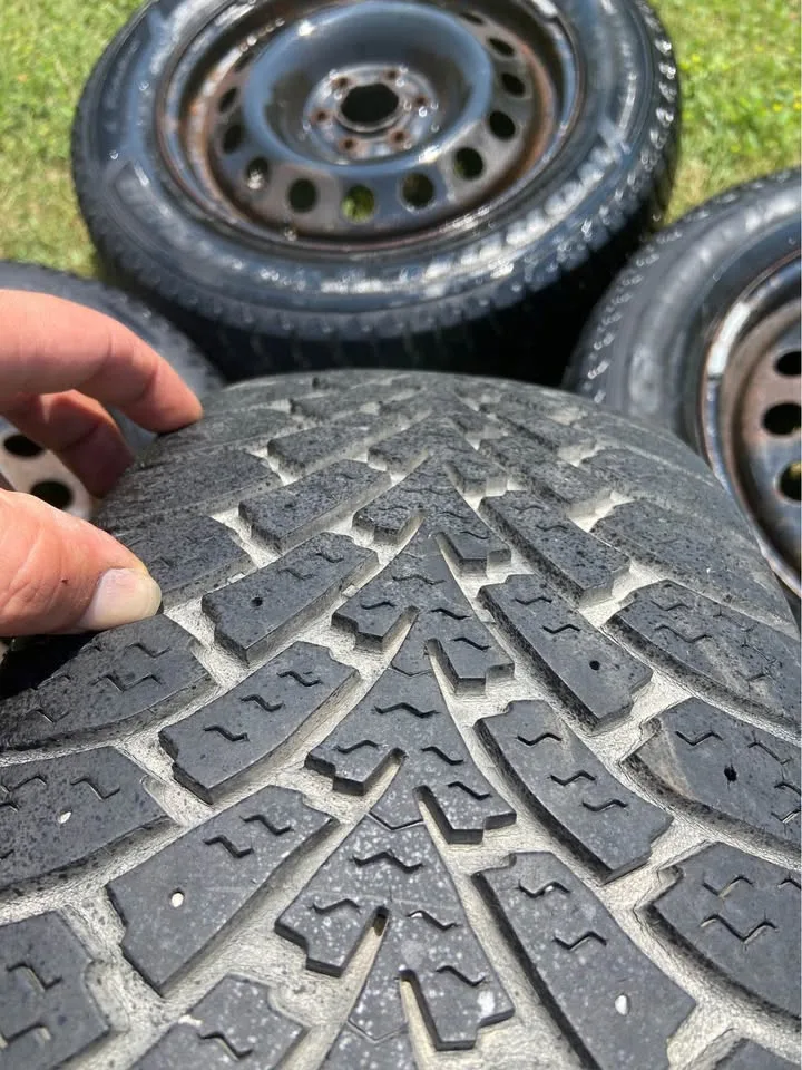 Chevy Uplander rims and tires image indicator(5)