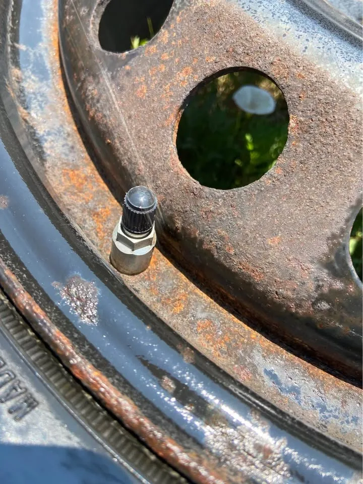 Chevy Uplander rims and tires image indicator(7)