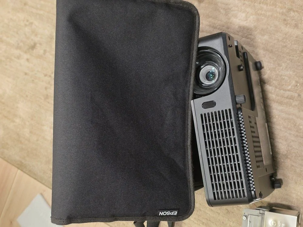 Epson Projector With Brand New Bulb image indicator(6)