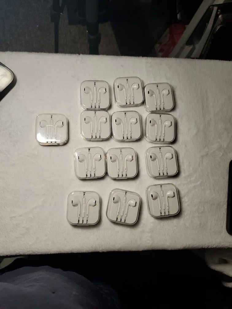 Original Apple Headphones. thumbnail