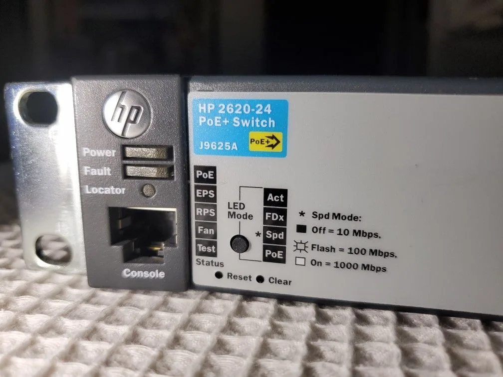 HP 2620-24 PoE+ Switch thumbnail