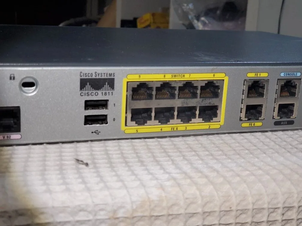 Cisco 1800 Series Smart Router image indicator(6)