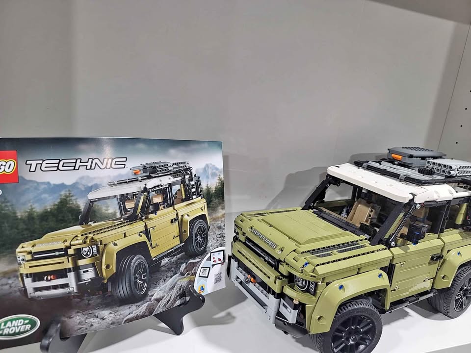 Used Lego set land rover 42110