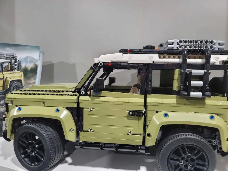 Used Lego set land rover 42110 image indicator(2)