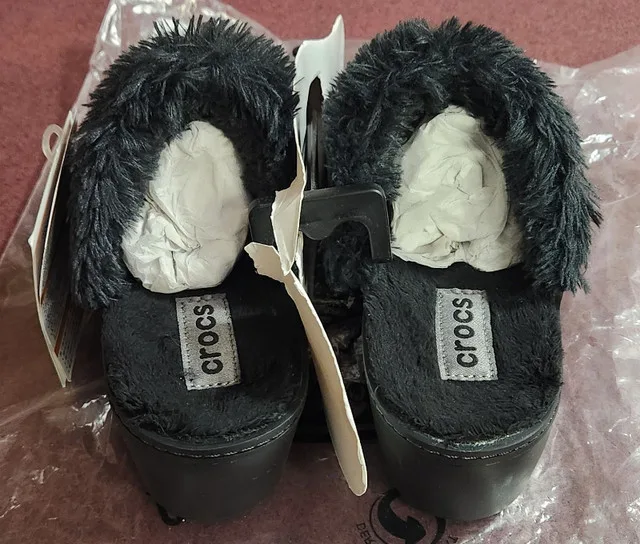 Crocs Cobbler Leather Clogs - Black, Size 7 (New)♥️ image indicator(5)