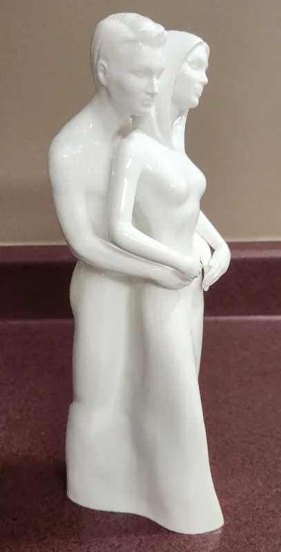 Moments by Coalport "In love" Figurine♥️ image indicator(2)