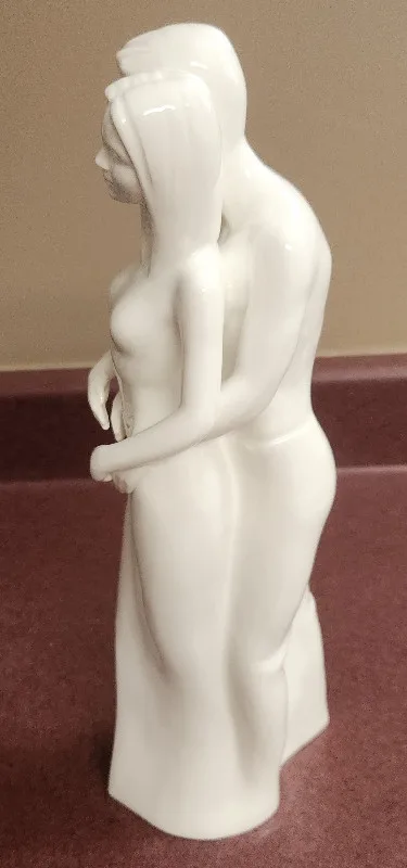 Moments by Coalport "In love" Figurine♥️ image indicator(4)