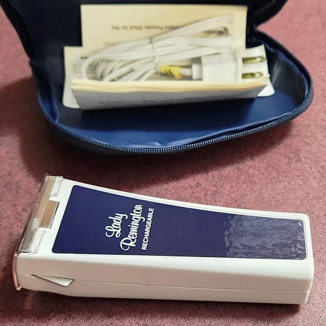 Vintage Lady Remington Rechargeable Shaver Model No. 6B2L♥️ image indicator(3)