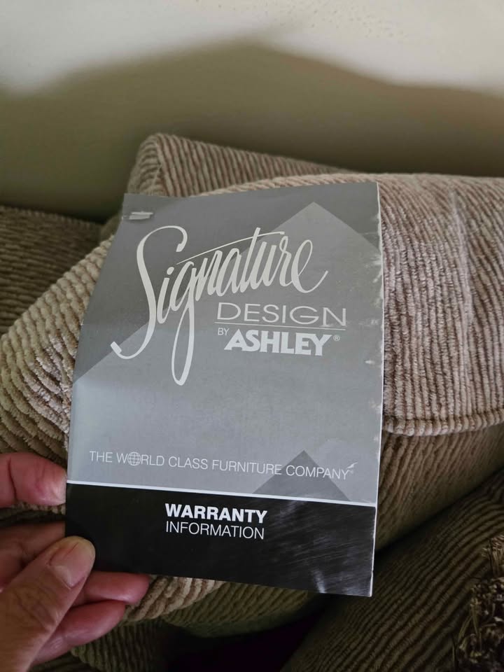 Ashley Sofa Set, recently bought, warranty included - photo 2