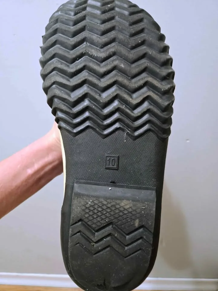 Like New- Grey+Black Women's sz10  Outbound Winter Boots image indicator(4)