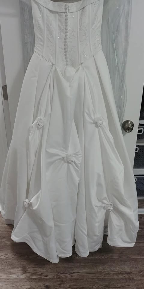 Wedding Dress - photo 5