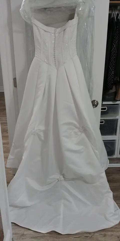 Wedding Dress image indicator(6)