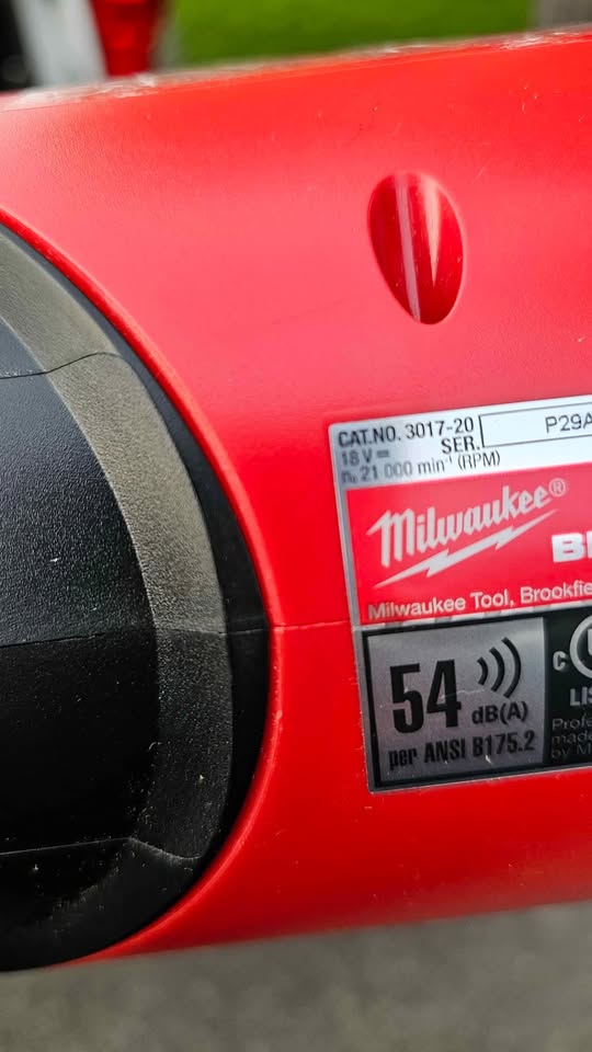 Milwaukee leaf blower - photo 3