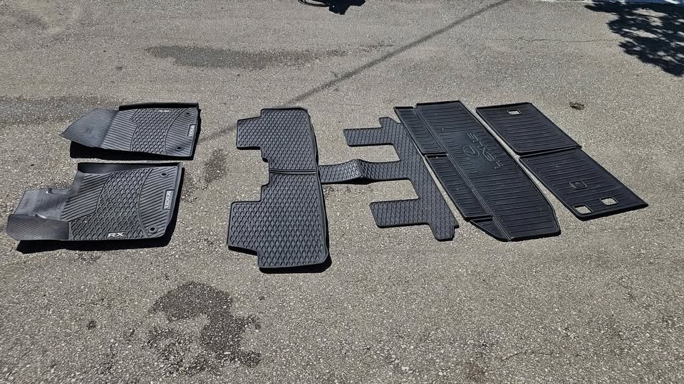 Lexus rx350 floor mats - photo 2