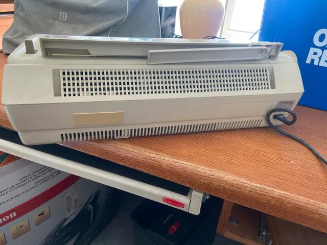 AEG Olympia Compact 1 Typewriter image indicator(3)