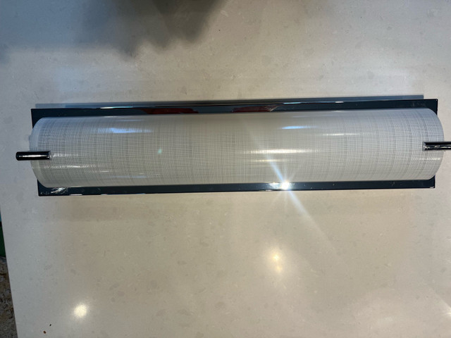 Bathroom wall mounted light fixture