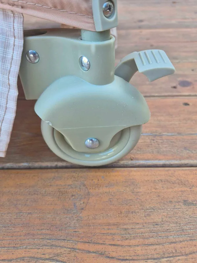 Baby Trend Zanzibar Deluxe Playpen image indicator(8)