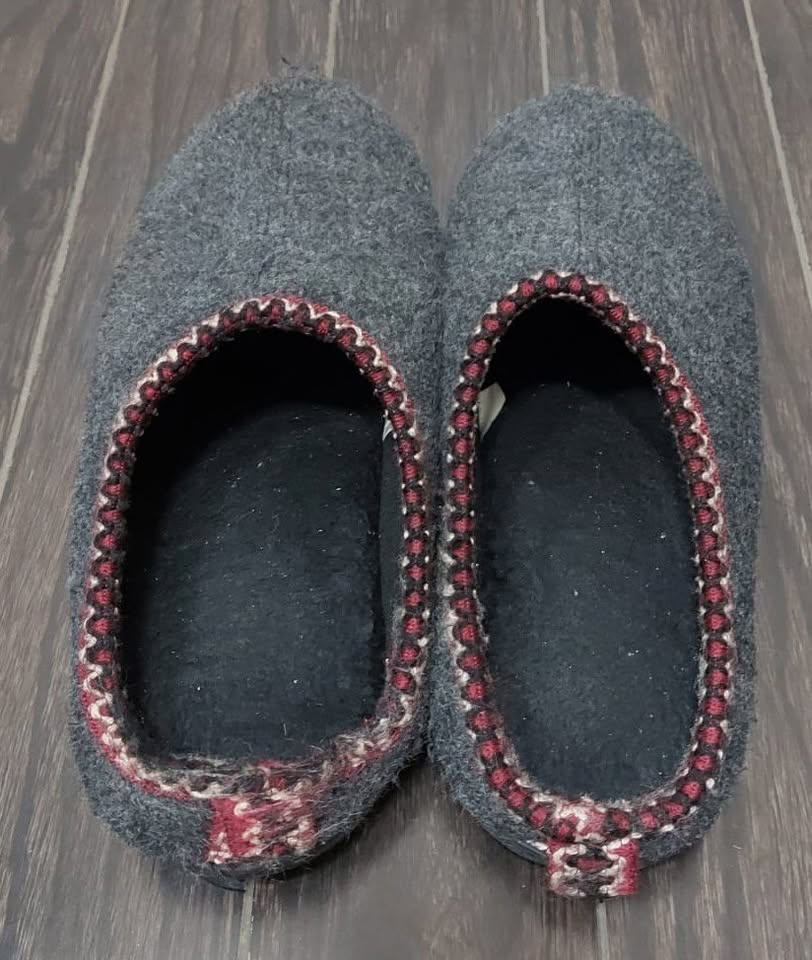 Grey Wool-Blend Cozy Indoor Slippers – Size Large (L/G) - photo 2