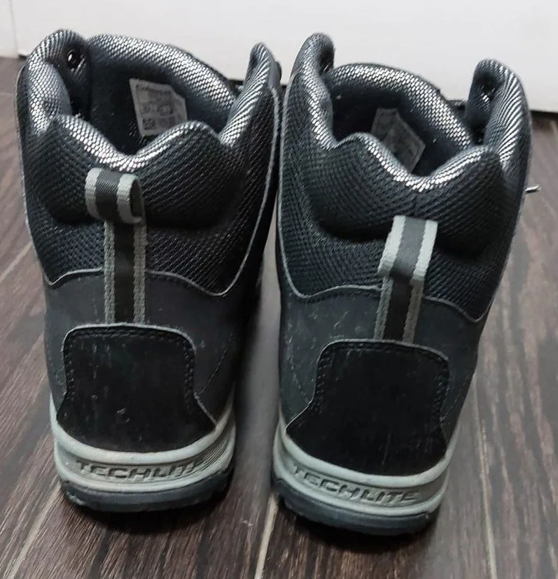 Columbia Winter Boots - Size 10.5 image indicator(3)