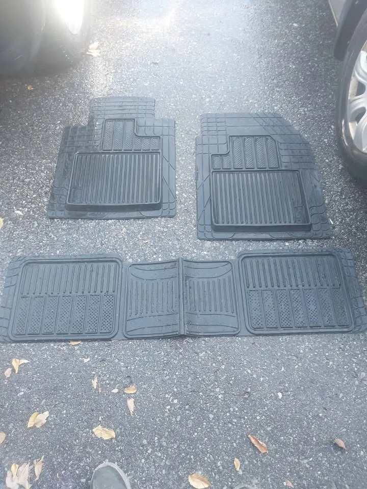 All weather mats for suv or mini van. image indicator(2)
