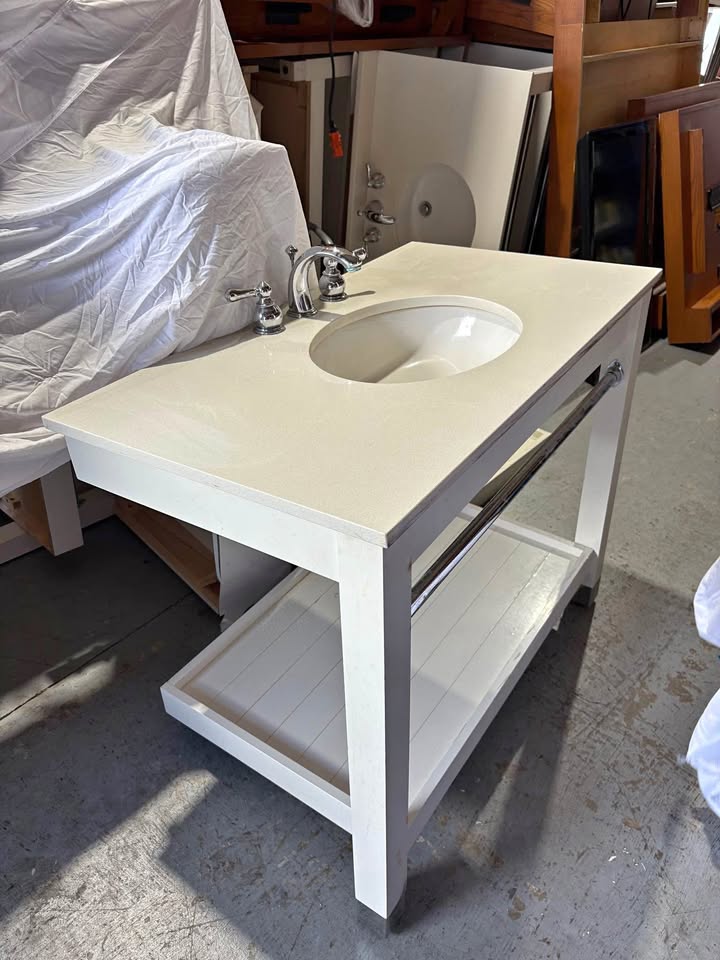 🛁 Hotel-Grade Bathroom Vanities – Solid Wood + Stone Top
